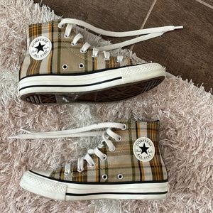 Brown plaid converse